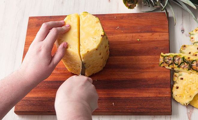 Cách gọt dứa siêu nhanh, chỉ mất chưa đầy một phút - 3