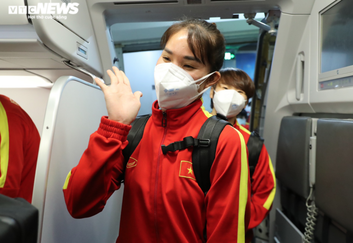 Đội tuyển bóng đá nữ Việt Nam mang vé World Cup về nước - 21