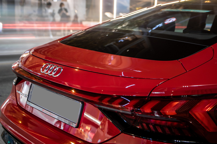 Cận cảnh Audi e-tron GT đầu tiên về Việt Nam - 11