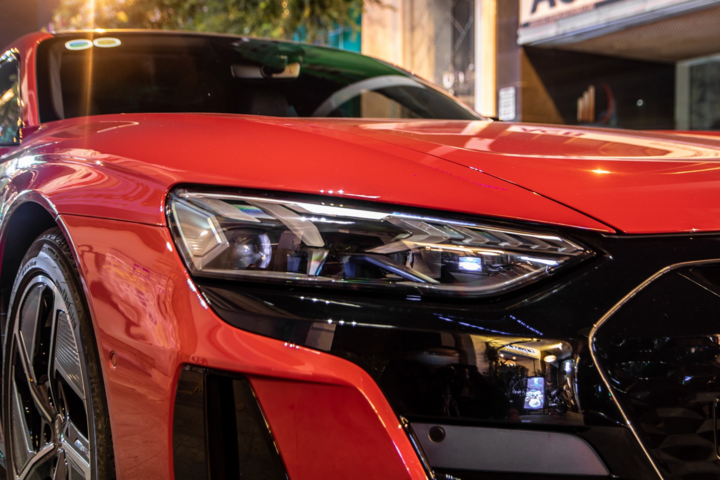 Cận cảnh Audi e-tron GT đầu tiên về Việt Nam - 5