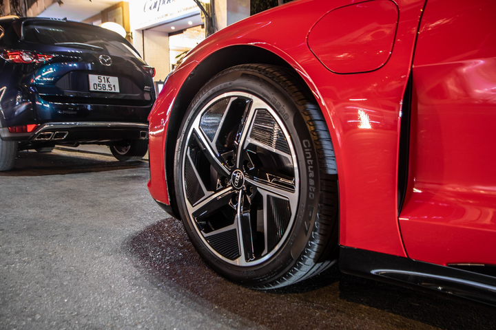 Cận cảnh Audi e-tron GT đầu tiên về Việt Nam - 7