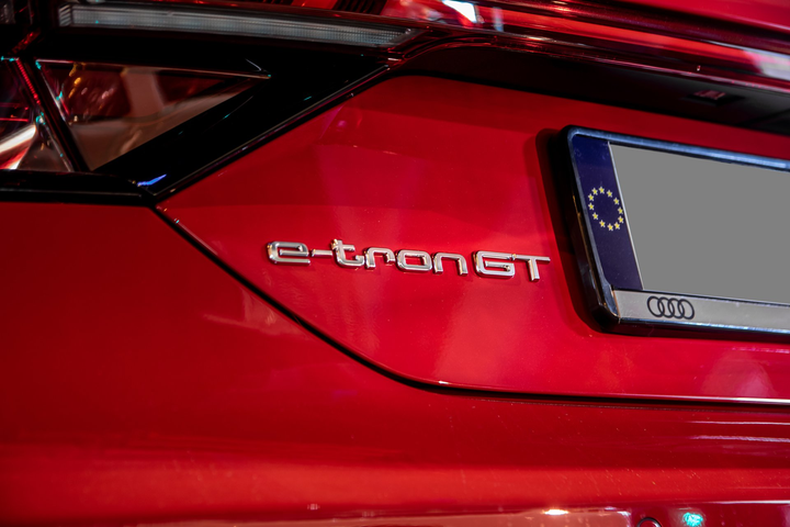 Cận cảnh Audi e-tron GT đầu tiên về Việt Nam - 10