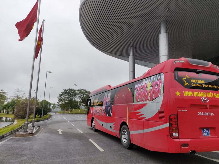 Đội tuyển bóng đá nữ Việt Nam mang vé World Cup về nước - 20