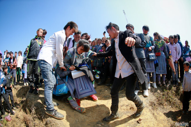 Phong tục yêu đương độc đáo ở Tây Bắc: Tục kéo vợ chưa lạ bằng vỗ mông, ngủ thăm - 1