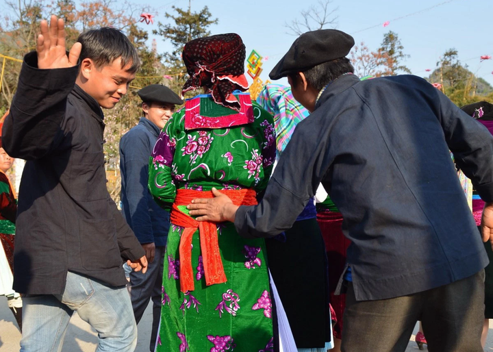 Phong tục yêu đương độc đáo ở Tây Bắc: Tục kéo vợ chưa lạ bằng vỗ mông, ngủ thăm - 2