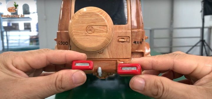 Chiêm ngưỡng Mercedes-Benz G 500 bằng gỗ cực đẹp của thợ Việt - 2