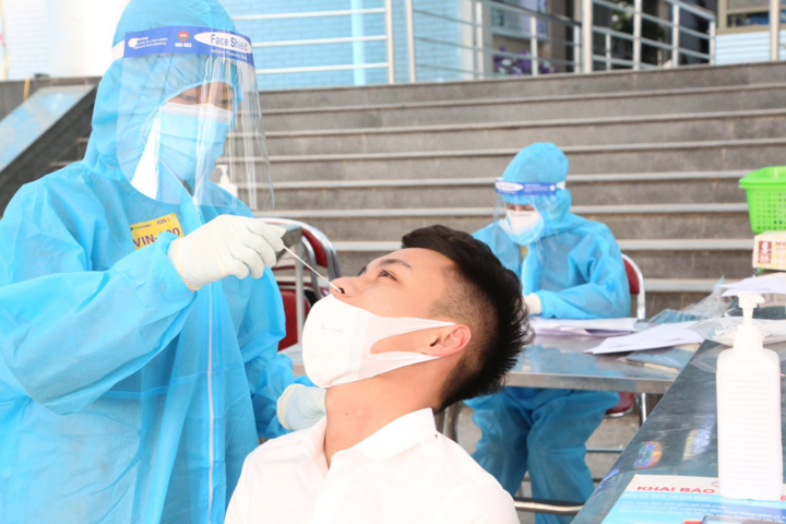 Bệnh viện Đa khoa tỉnh Phú Thọ thích ứng linh hoạt với dịch COVID-19 - 2