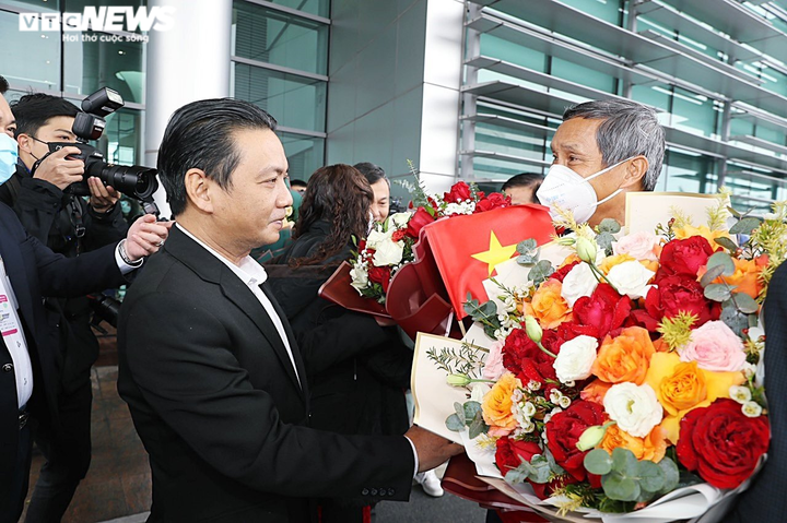 Đội tuyển bóng đá nữ Việt Nam mang vé World Cup về nước - 15