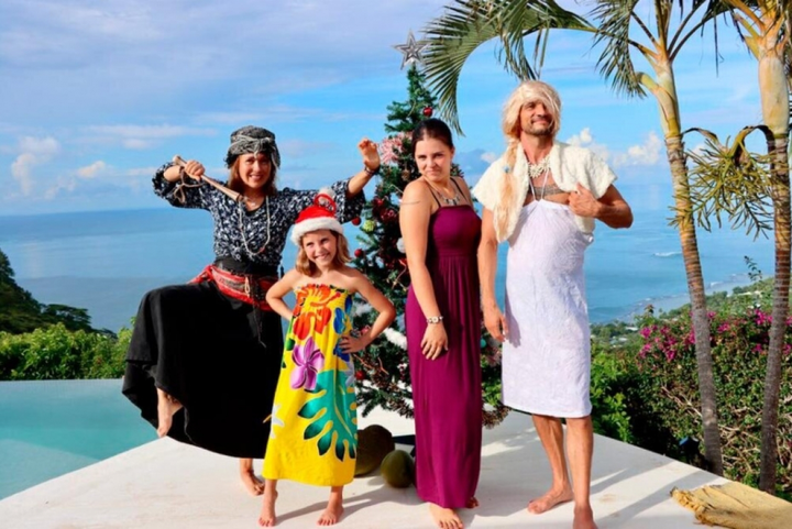 Cuộc sống kỳ lạ của gia đình 8 năm lênh đênh trên biển - 2