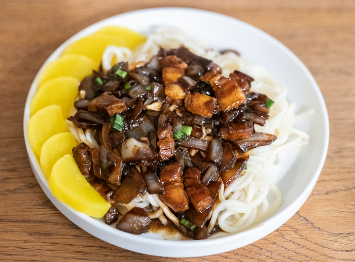 Món mì đen được dân Hàn ăn vào Valentine: Tỏ tình bị từ chối thì làm ngay 1 tô - 5