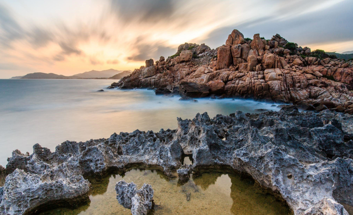 Ngắm tuyệt tác thiên nhiên mang tên Hang Rái với san hô cổ và 'thác giữa biển' - 10