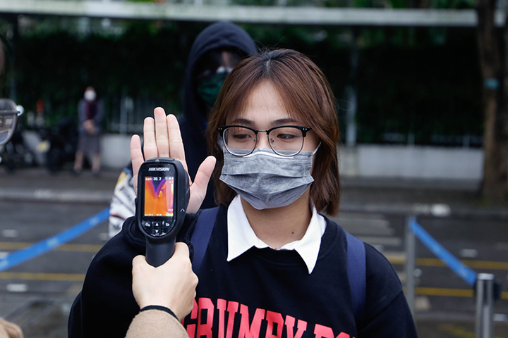 Xét nghiệm COVID-19 học sinh khi trở lại trường: Nơi bắt buộc, nơi khuyến khích - 2