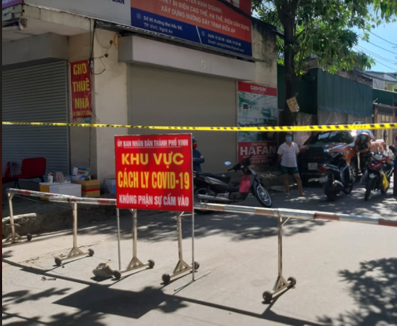 Lơ là chống dịch COVID-19, Chủ tịch xã bị tạm đình chỉ công tác - 1