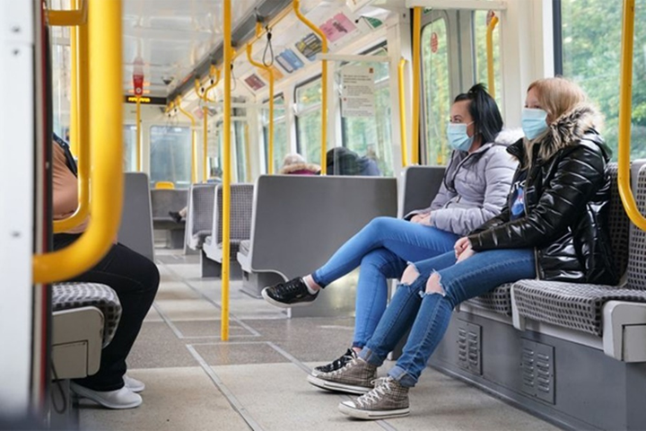 Suy nghĩ sai lầm của hơn 50% số người từng mắc COVID-19 - 1