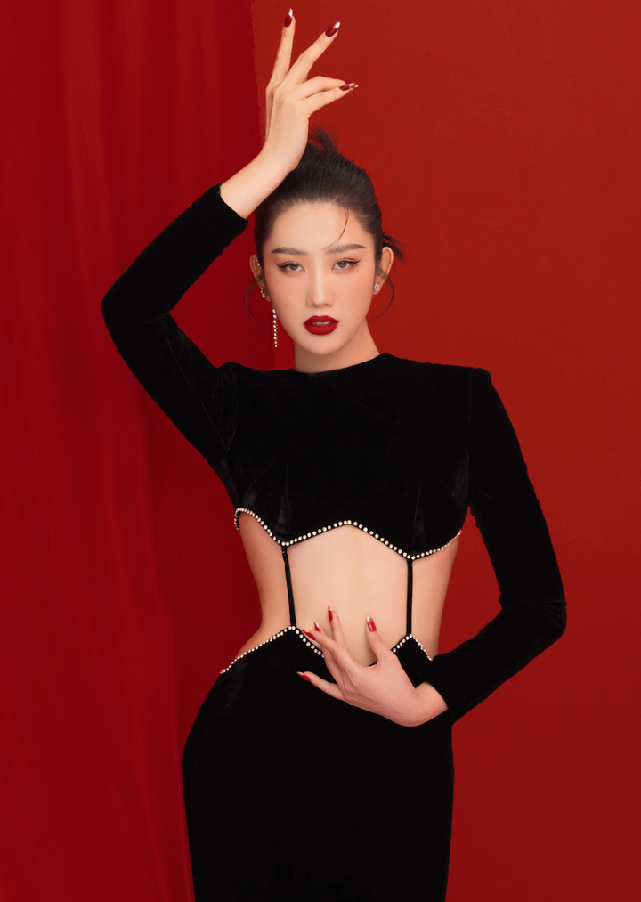 10 bộ váy hở bạo của mỹ nhân Việt: Minh Hằng quyến rũ nhưng bị nghi mặc đồ nhái - 3