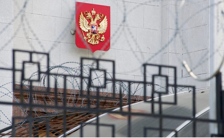 Ria Novosti: Nga bắt đầu rút nhân viên ngoại giao khỏi Ukraine - 1