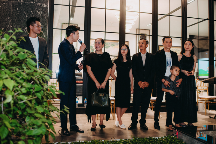 Loạt sao Việt chi tiền tỷ báo hiếu cha mẹ: Xây toàn biệt thự 'to nhất làng' - 9