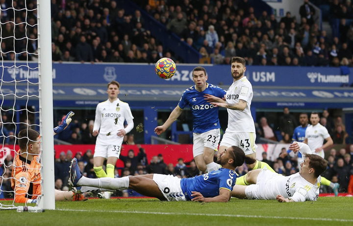 HLV Lampard ca ngợi Van de Beek sau chiến thắng 3-0 - 4