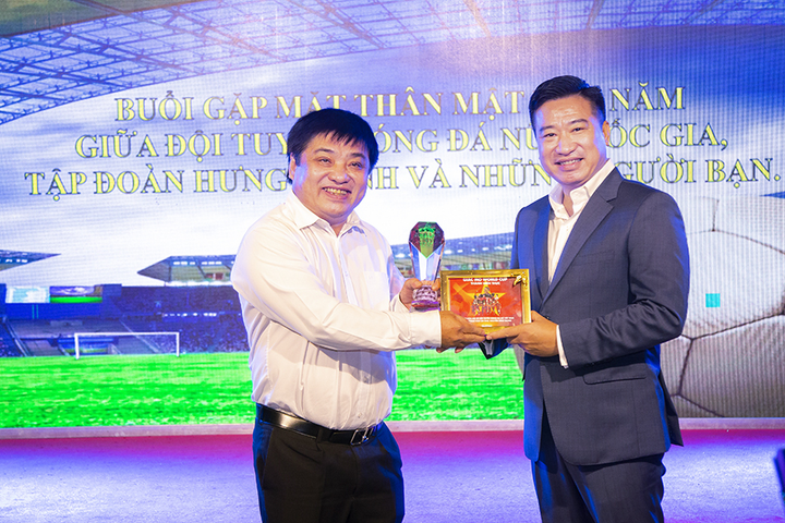 Hưng Thịnh Land trao thưởng 2 tỷ đồng cho đội tuyển bóng đá nữ quốc gia Việt Nam - 7