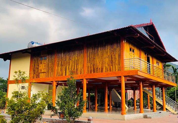 Loạt sao Việt chi tiền tỷ báo hiếu cha mẹ: Xây toàn biệt thự 'to nhất làng' - 5