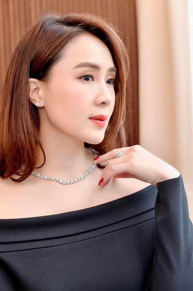 Phương Oanh, Hồng Diễm góc nghiêng đẹp xuất thần - 1