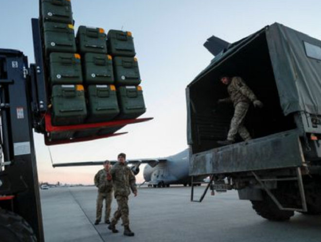 Tên lửa dồn dập được chuyển tới Ukraine - 1