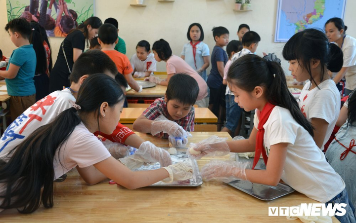 Giáo viên gọi học trò là 'con' có gì mà phải cấm? - 1