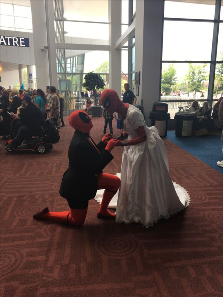 'Nổ mắt' với kiểu thể hiện tình cảm kỳ quặc ở nơi công cộng của hội yêu nhau - 9