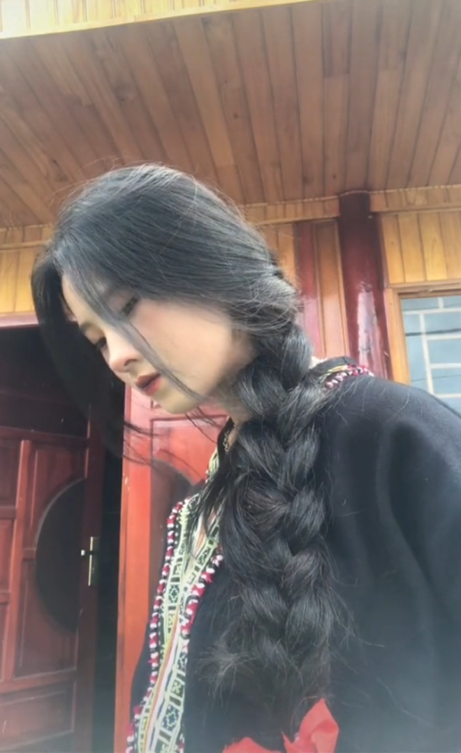 Nữ sinh dân tộc gây ấn tượng với đôi mắt 1 mí: ‘Em lớn lên với các nhà từ thiện’ - 4