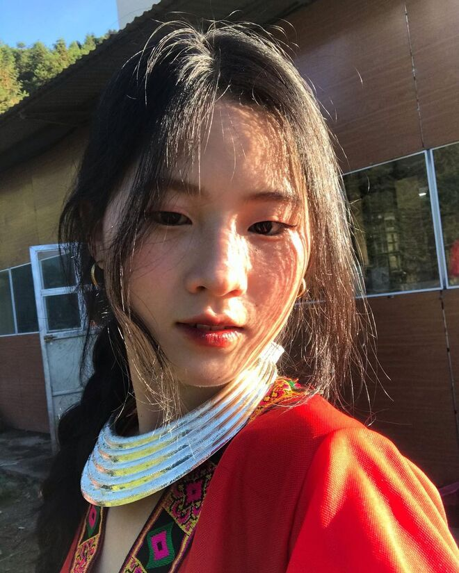 Nữ sinh dân tộc gây ấn tượng với đôi mắt 1 mí: ‘Em lớn lên với các nhà từ thiện’ - 2