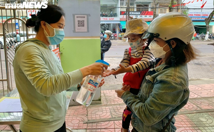 Phụ huynh Quảng Ngãi còn dè dặt cho trẻ trở lại trường - 1