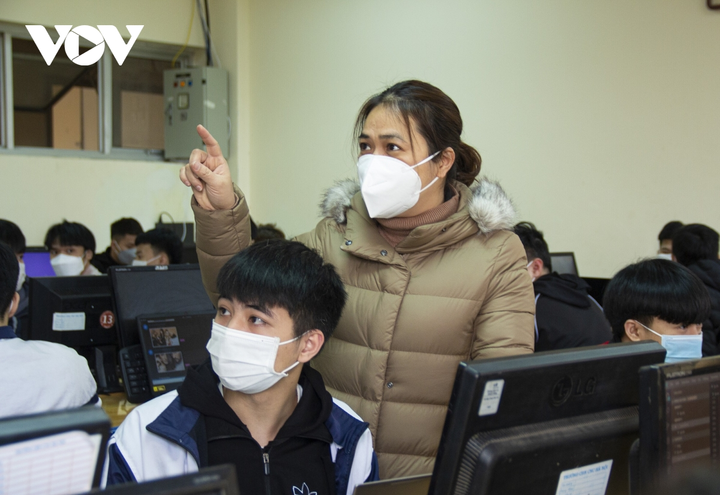 Sinh viên hào hứng trở lại trường, nhận lì xì từ thầy cô đầu năm mới - 18