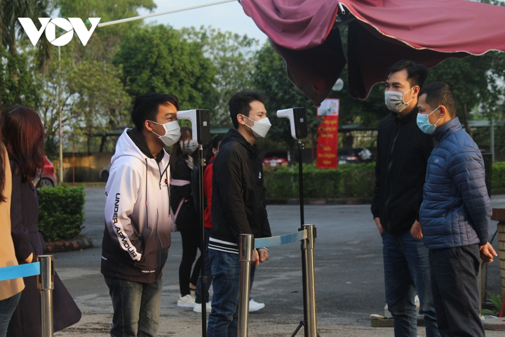 Sinh viên hào hứng trở lại trường, nhận lì xì từ thầy cô đầu năm mới - 10