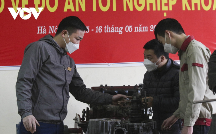 Sinh viên hào hứng trở lại trường, nhận lì xì từ thầy cô đầu năm mới - 17