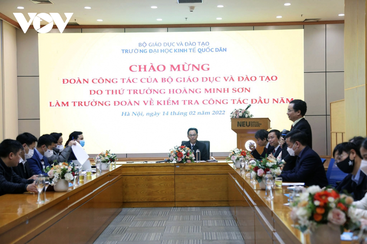 Sinh viên hào hứng trở lại trường, nhận lì xì từ thầy cô đầu năm mới - 4