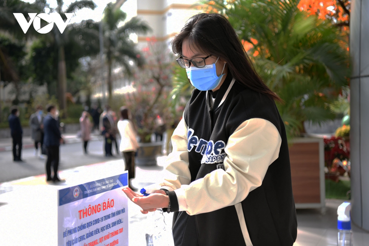 Sinh viên hào hứng trở lại trường, nhận lì xì từ thầy cô đầu năm mới - 7