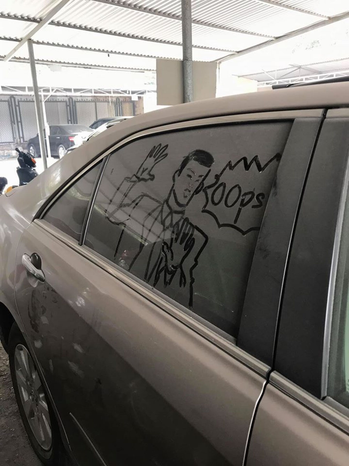 Những chiếc xe phủ bụi được đính thông điệp từ sâu sắc đến cười cạn nước mắt - 8