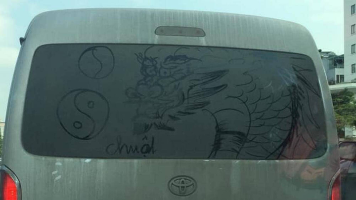 Những chiếc xe phủ bụi được đính thông điệp từ sâu sắc đến cười cạn nước mắt - 10