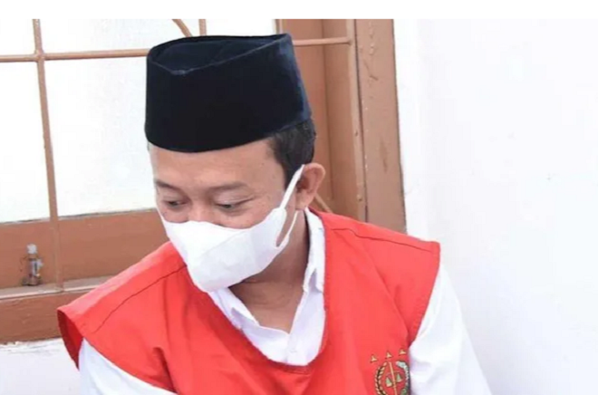 Thầy giáo lĩnh án chung thân vì cưỡng hiếp 13 học sinh - 1