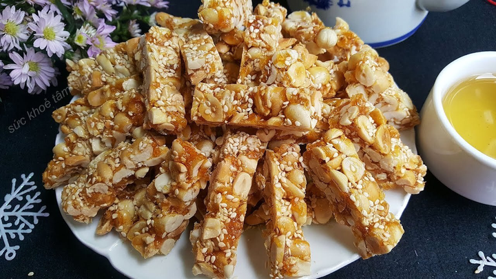 Ra Giêng, mấy thanh kẹo lạc 'ế' từ Tết là món quà vặt vô giá của tuổi thơ 8X-9X - 2