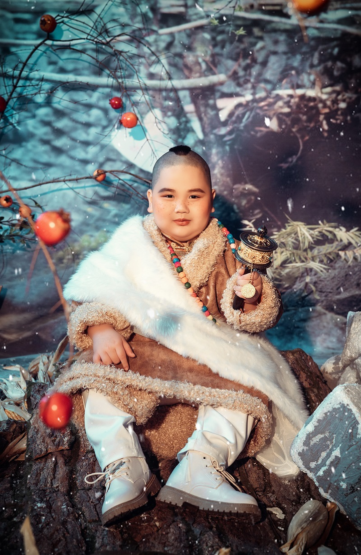 Sao nhí Muối Dubai ‘cưng xỉu” khi hóa thân thành 'Hoàng tử Mông Cổ' - 1