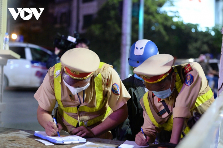 Tách Luật Giao thông đường bộ: Băn khoăn Bộ Công an vừa cấp phép vừa xử phạt - 3