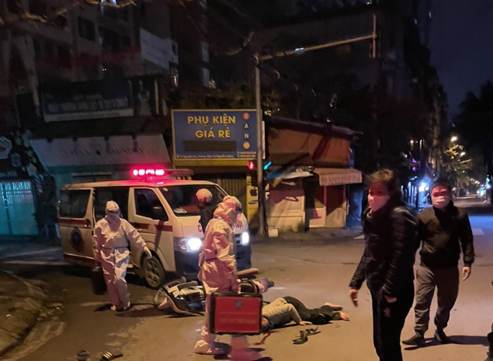 Hà Nội: Tìm nhân chứng vụ tai nạn khiến 2 người bị thương ở Thanh Xuân - 1