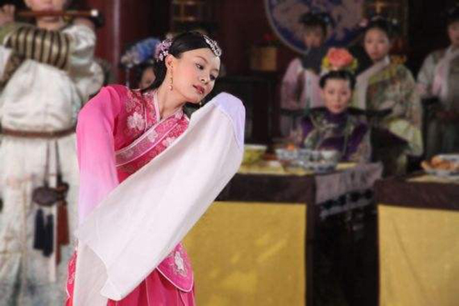 Lưu Thi Thi, Tôn Lệ khiến khán giả kinh ngạc vì múa đẹp như chim công - 3