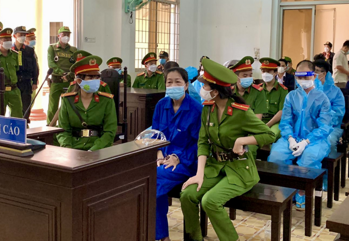 Trùm buôn lậu Mười Tường và đàn em hầu toà - 1