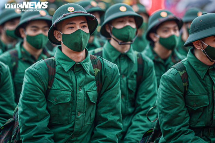 Ảnh: Khoảnh khắc lễ chia tay xúc động của các tân binh lên đường nhập ngũ - 4