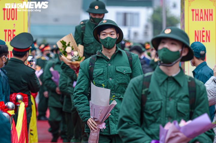 Ảnh: Khoảnh khắc lễ chia tay xúc động của các tân binh lên đường nhập ngũ - 6