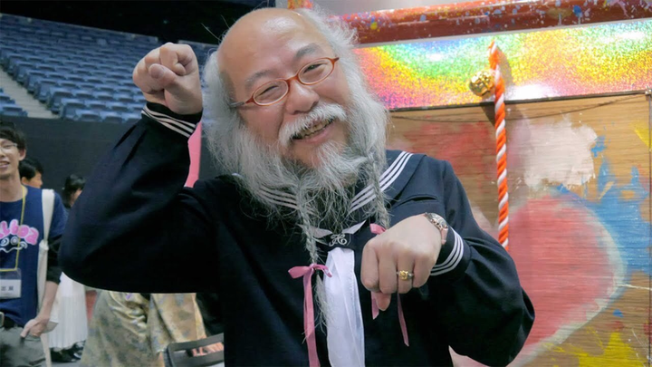 Chuyện đời ‘nữ sinh' nổi tiếng nhất TG: 60 tuổi vẫn nhắng nhít, khuấy đảo MXH - 4