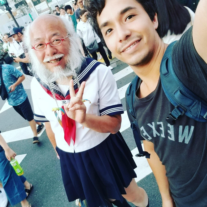 Chuyện đời ‘nữ sinh' nổi tiếng nhất TG: 60 tuổi vẫn nhắng nhít, khuấy đảo MXH - 6