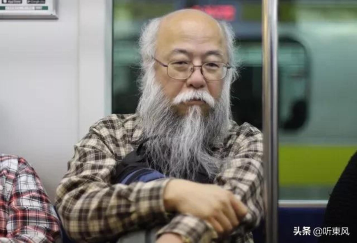 Chuyện đời ‘nữ sinh' nổi tiếng nhất TG: 60 tuổi vẫn nhắng nhít, khuấy đảo MXH - 3